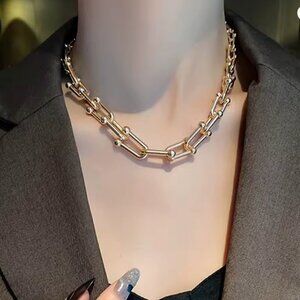 Luxurius Gold Plated Horse Shoe Necklace Fashion